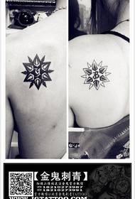 Chica hombro espalda popular pareja tótem estrellas tatuaje patrón