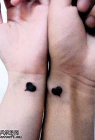 pāris skaists sirds formas tetovējuma raksts