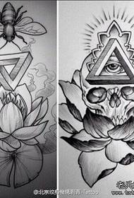 Tatouage Lotus Eyes Lotus manuscrit travaux par tatouages