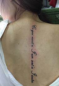 Dziewczyna kręgosłupa tatuaże prosto z angielskiego