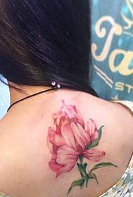 дълга коса на гръбнака гръб ярко цвете татуировка модел