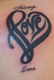 mbrapa fotografinë e tatuazhit të zi në formën e zemrës së dashurisë totem