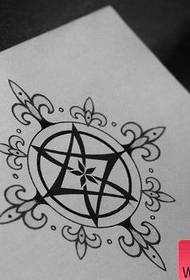 шестикутна зірка сніжинки татуювання візерунок