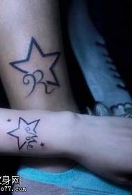 armpar femstjerners tatoveringsmønster