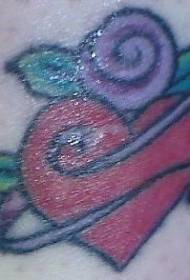 cuore gamba rossa con foto tatuaggio rosa viola
