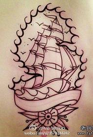 un modello di tatuaggio manoscritto tatuato vela