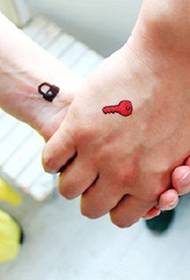 sei l'altra metà del mio tatuaggio preferito 116392 - tatuaggio del personaggio sulla caviglia 116393 - coppia alla caviglia Sul modello del tatuaggio del gatto