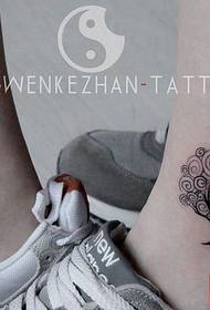 нога популярная поп пара маленькое дерево с рисунком татуировки птиц