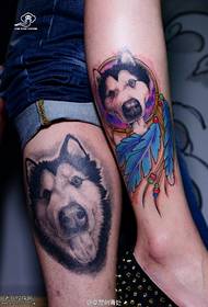 cuplu pictat model de tatuaj câine cățeluș