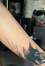 maza pele uz kailām kājām Tetovējums