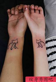 bras couple totem tatouage chat