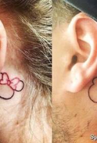 koppel kleine verse tattoo-liefhebbers achter het oor eenvoudige Disney-tattoo-foto's