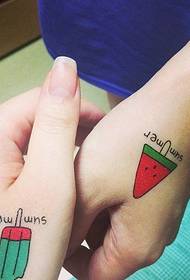 il tatuaggio di una piccola coppia è anche un modo per passare l'amore