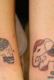 tattoo Ofbylding sjen litte, riede in pear tekenfilms-ûntwerpen foar oaljefanten oan