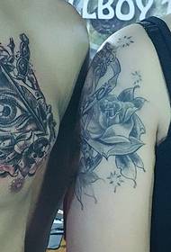 diversi modelli di tatuaggio per diverse parti del modello