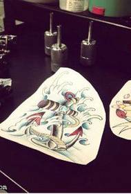 la figura del tatuaggio ha raccomandato un tatuaggio di ancoraggio di colore funziona