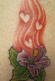 Снимка на татуировка на цветното цвете хибискус в крака