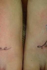 un modello di tatuaggio di ali di coppia di piedi