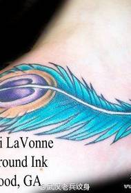 spectacle de tatouage Figure bar recommandé un travail de tatouage de plumes de paon coloré