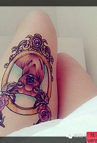 La imagen del espectáculo de tatuajes recomendó un conjunto de tatuajes de ciervos de colores