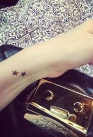 Istennő tetoválás kis friss kreatív pár tetoválás barátnők tetoválás ötágú csillag mintát