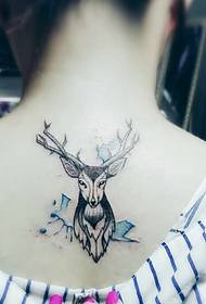 modellu tatuatu di cervu cute è toccu