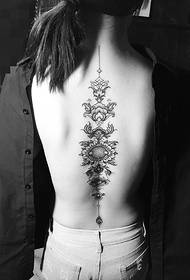 gambar tato totem kreatif dan halus dari tulang belakang