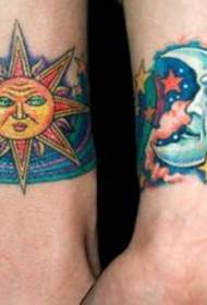 braço casal sol lua tatuagem padrão