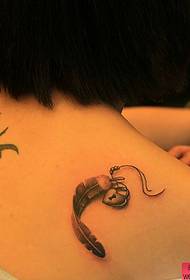modello tatuaggio coppia piuma blocco chiave