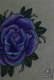 A barra di spettacoli di tatuaggi hà cunsigliatu un mudellu manoscrittu di tatuatu di rose
