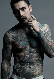 Сликата за тетоважи со странска машка starвезда е убава и шармантна