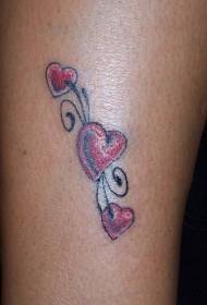 女性腿部彩色爱心纹身图片