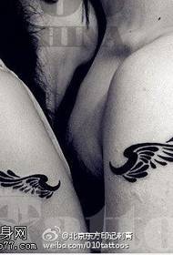 coppia elegante modello minimalista piccolo totem tatuaggio
