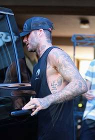 Beckham pieno di tatuaggi è molto rubante