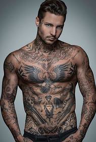 un gruppo di tatuaggi e tatuaggi maschili alla moda sono invincibili