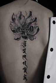 U tatuatu di a spine cù u Sanscrittu è u Sanscrittu