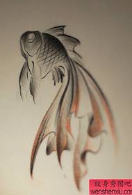 модел ръкопис на татуировка на златна рибка