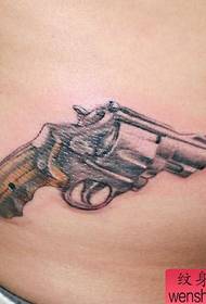 middellyf mooi gewilde klein pistool tattoo patroon