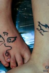 mbiri yakapfeka totem mapapiro e tattoo maitiro