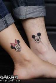 Corak tatu pasangan Mickey Mouse