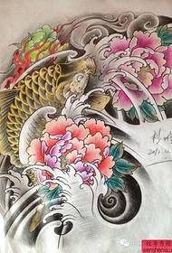 trabalhos tradicionais da tatuagem dos peixes de lótus
