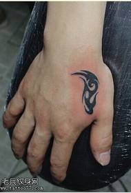 mano del pequeño patrón de tatuaje Totem flor de Van Gogh