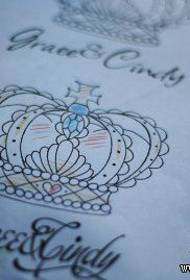 School Crown och Floral Tattoo Manuskriptmönster