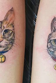 一對可愛的小貓頭像情侶手臂紋身圖案