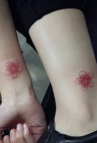 mały świeży i piękny obraz tatuażu dla pary wiśni