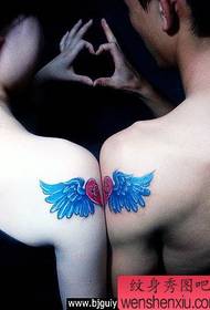 armkleur paar liefdesvlerke tatoeëermerk