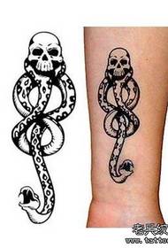 modèle de tatouage de serpent totem