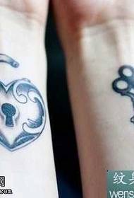modello tatuaggio coppia serratura a chiave