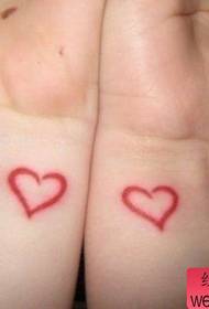 majhen svež par ljubi tatoo deluje