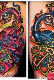 un colorato tatuaggio fenice